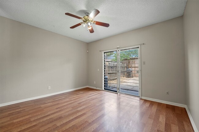 Building Photo - 7120 Deer Creek Ct