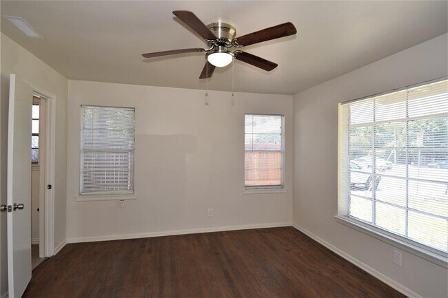 Building Photo - 6839 Walnut Hill Ln