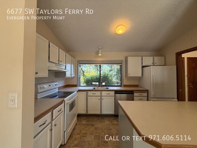 Building Photo - 6677 SW Taylors Ferry Rd