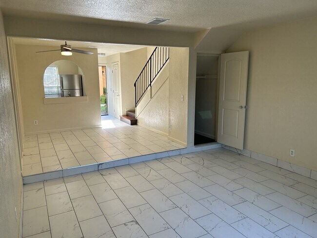 Building Photo - Spacious Townhome in Desirable Fairfield Area