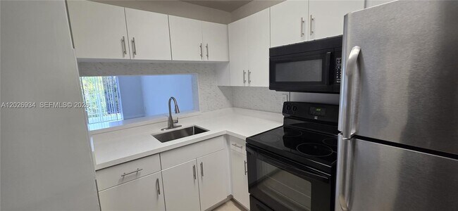 Building Photo - 492 NW 165th St