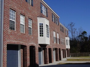 Building Photo - 204 Station Trl