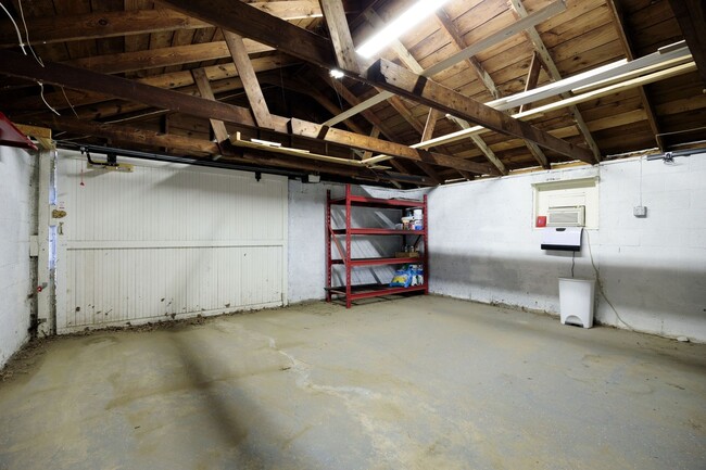 Building Photo - Quaint 2 Bedroom 1 Bath Home in Henrico!!