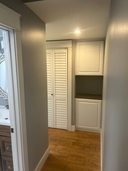 Building Photo - 1534 Manhattan Beach Blvd