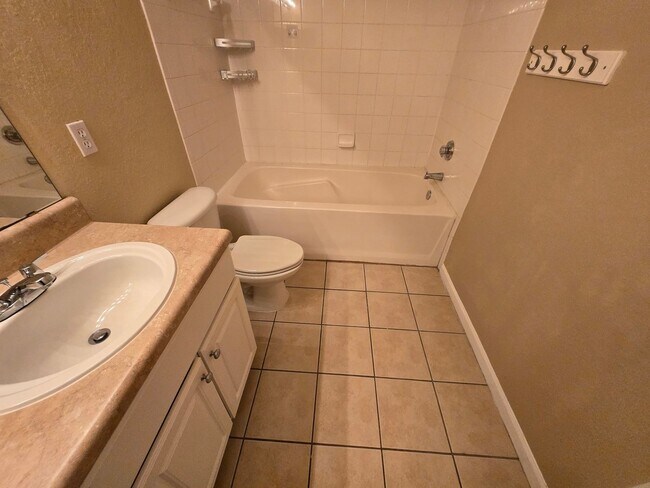 Building Photo - 2/2.5 Townhome in Magnolia Place