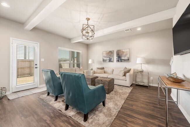 Building Photo - August Pre-Lease!! 4/4.5 in Pershing Point!