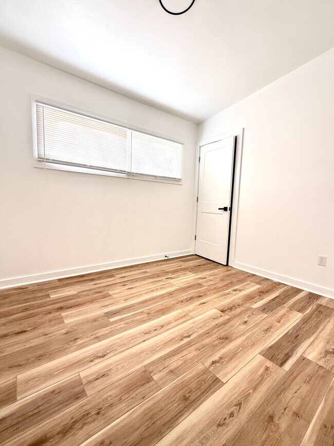 Building Photo - Beautifully Renovated 3 Bedroom Home with Spacious Backyard & Covered Parking