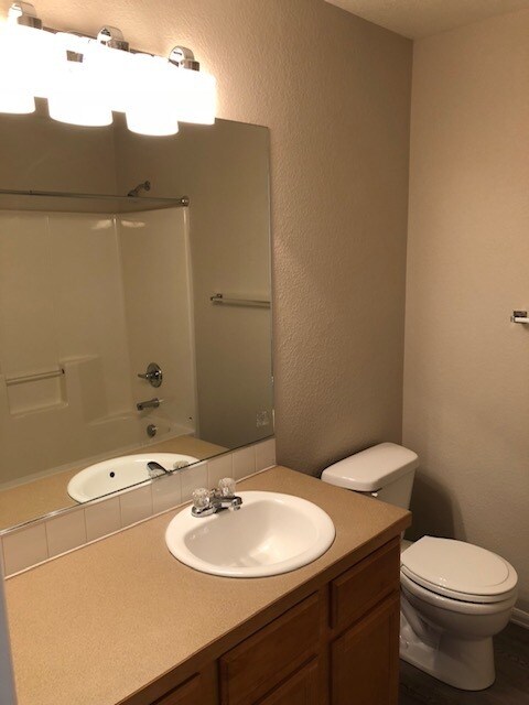 Building Photo - Charming 3 beds 2.5 baths in Firestone