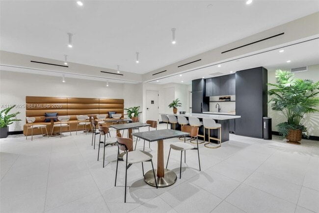 Building Photo - 225 N Miami Ave