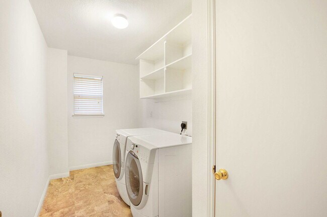 Building Photo - 2514 Crenshaw Dr