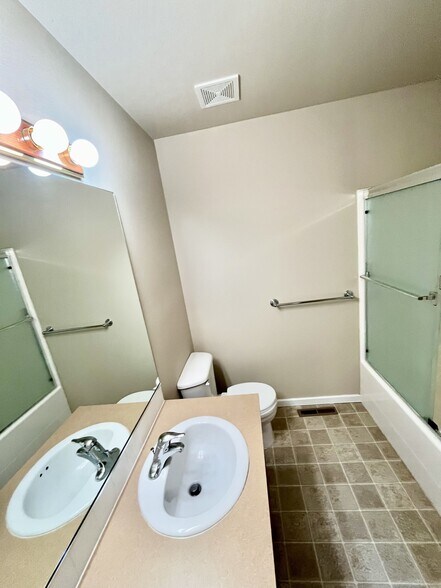 Building Photo - 20089 Beth Ave