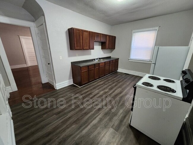 Building Photo - 1028 S 8th St