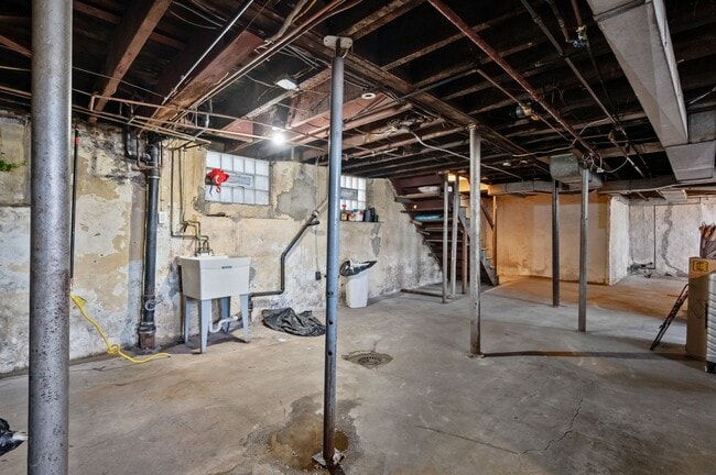 Building Photo - 113 Johnston Ave