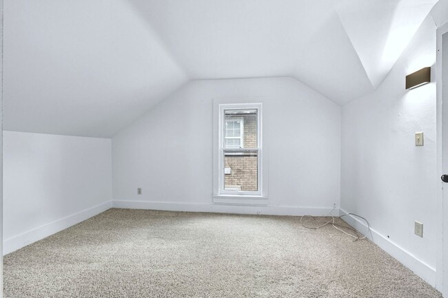 Building Photo - New THREE BED listing in Fort Wayne!