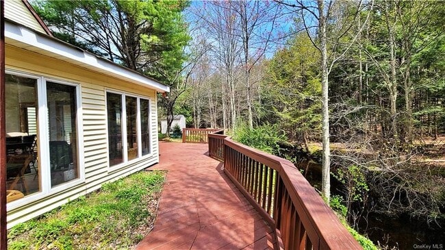 Building Photo - 52 Medallion Rd