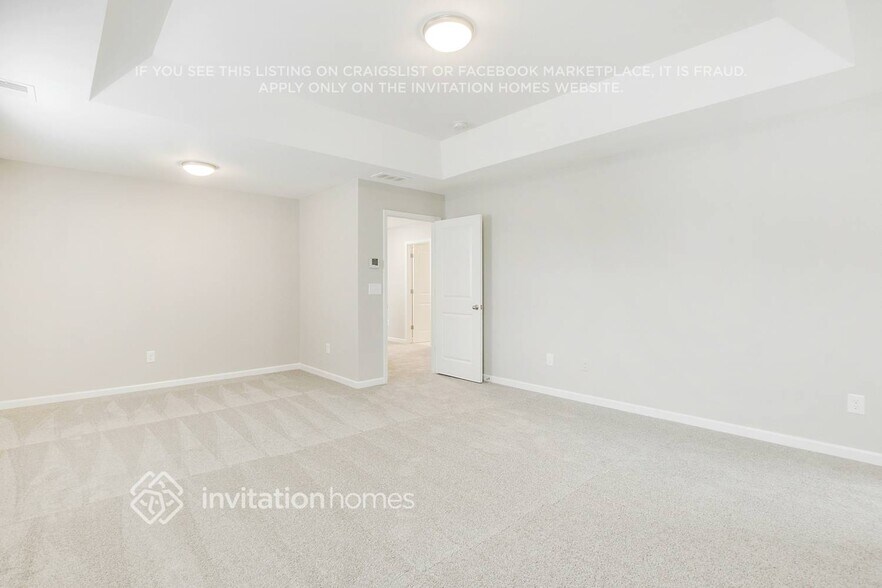 Building Photo - 3941 Lake Manor Way