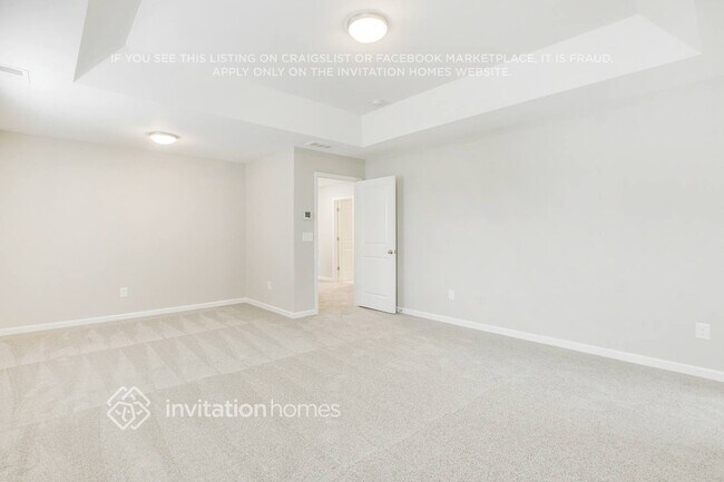 Building Photo - 3941 Lake Manor Way