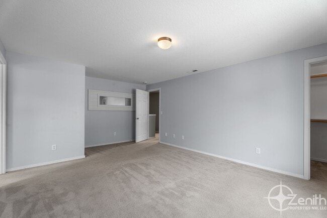 Building Photo - HALF OFF 2ND MONTHS RENT! Fully Updated 4 ...