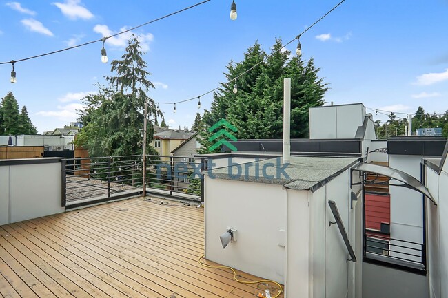 Building Photo - 2 BED & 2 BATH TOWNHOME FOR RENT