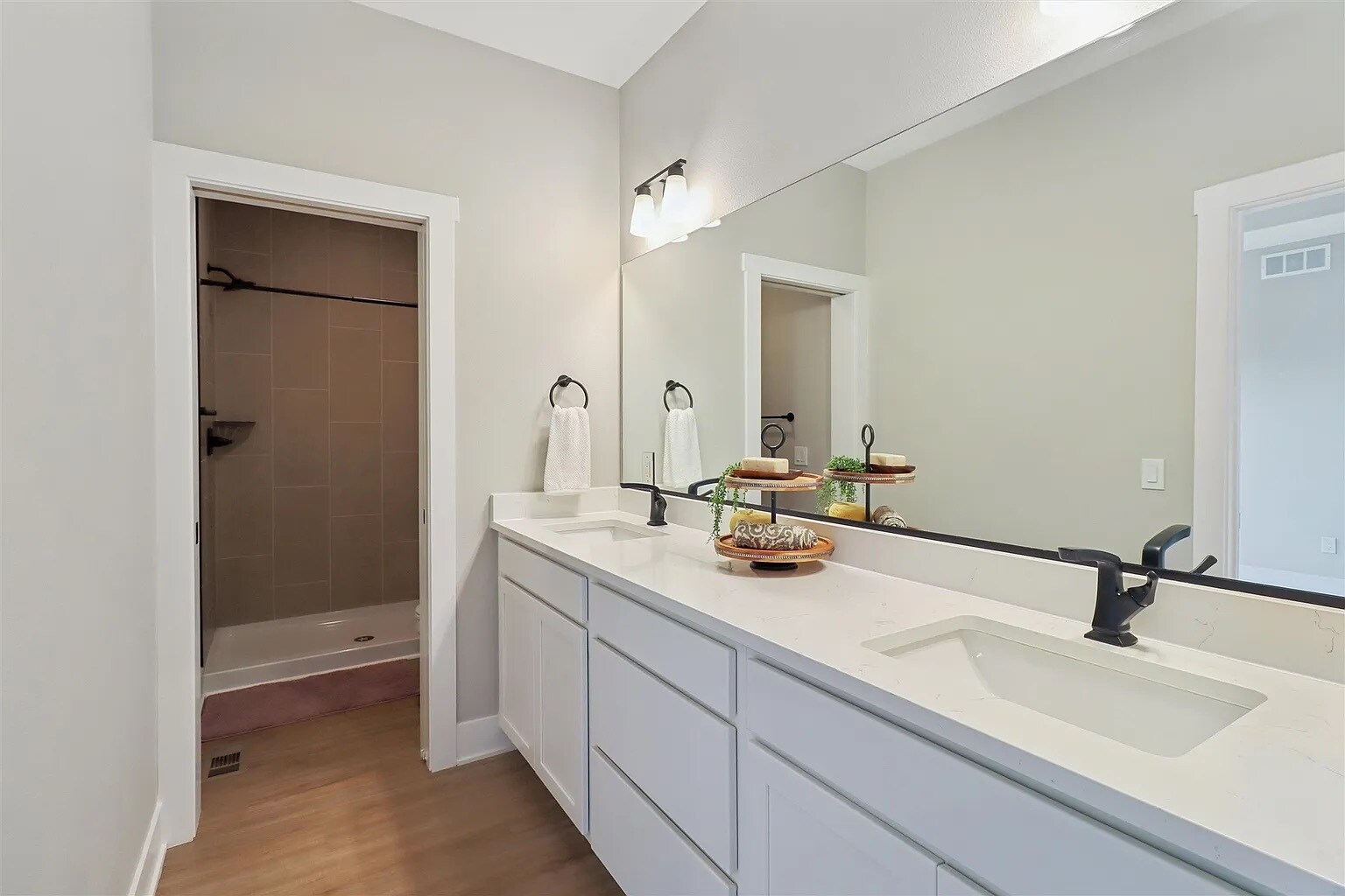 Building Photo - 520 Meadows Ct