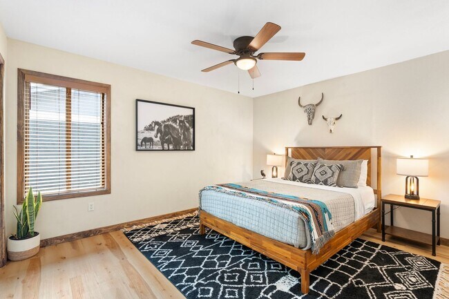 Building Photo - 9 E Del Rio Dr