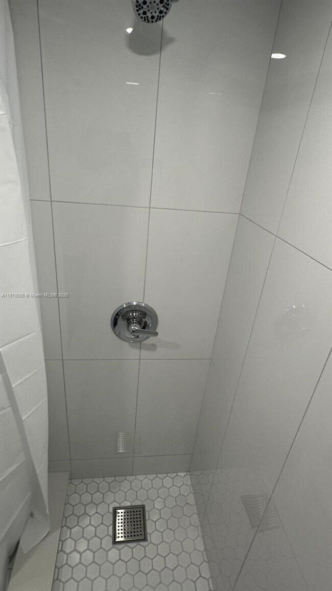 Building Photo - 1701 NE 191st St