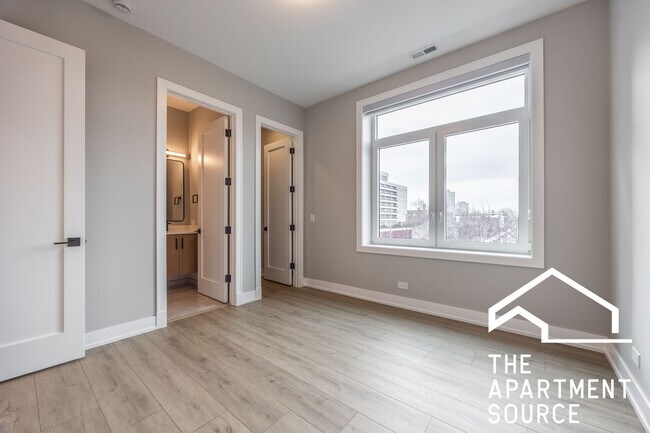 Building Photo - 3738 S Calumet Ave