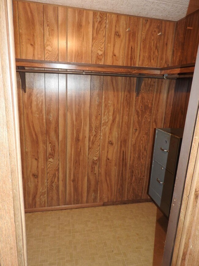 Building Photo - Corner Lot