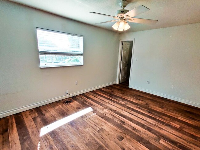 Building Photo - 920 Aragon Ave
