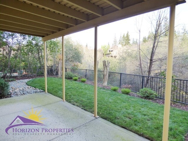 Building Photo - Modern Three-story 5 Bed 3.5 Bath 2,601 sqft Fair Oaks Home