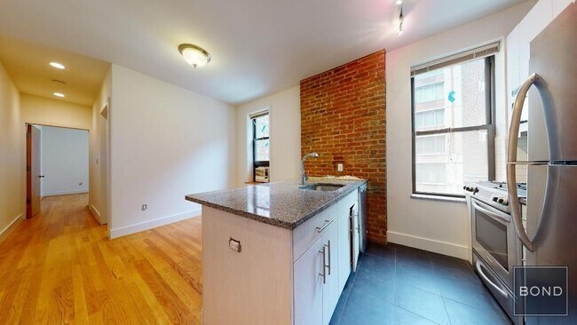 Building Photo - 129 E 97th St