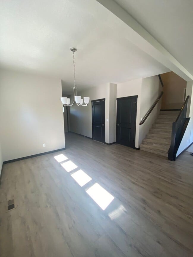 Building Photo - SINGLE FAMILY HOME IN THE FOX TAIL SUBDIVISION (APP#148)
