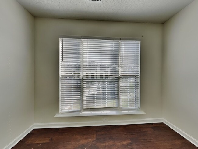 Building Photo - 65 Oak Ridge Cir