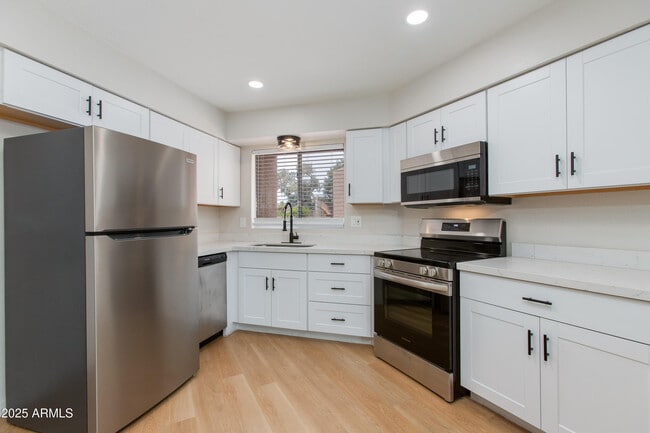 Building Photo - 7344 N 43rd Ave