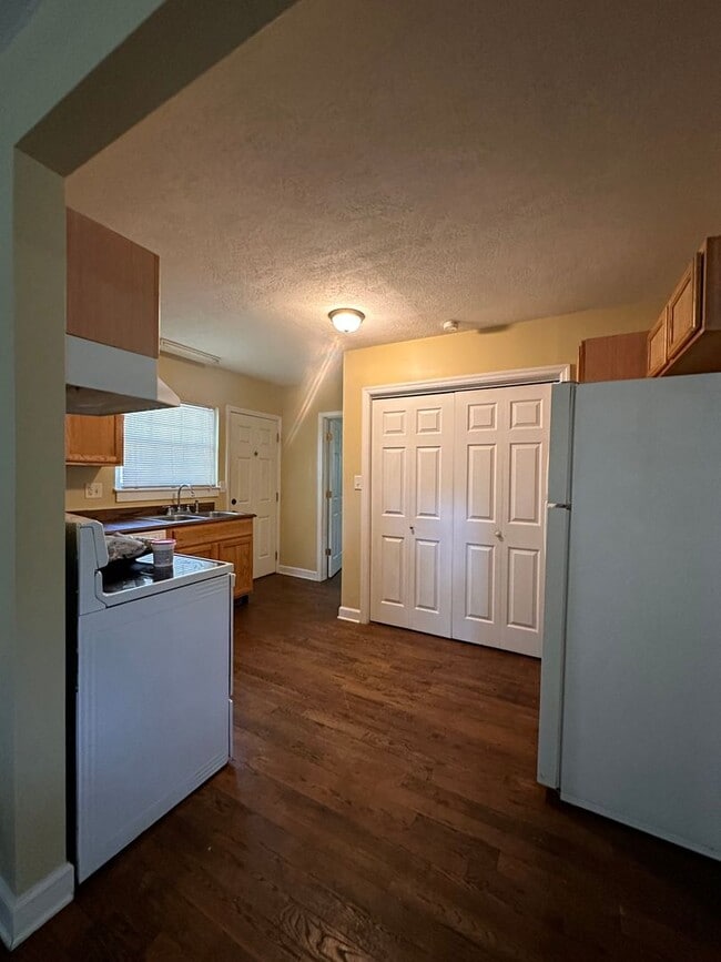 Building Photo - 610 Martin St