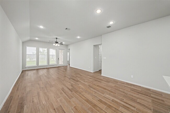 Building Photo - 31527 Splitting Willow Ln