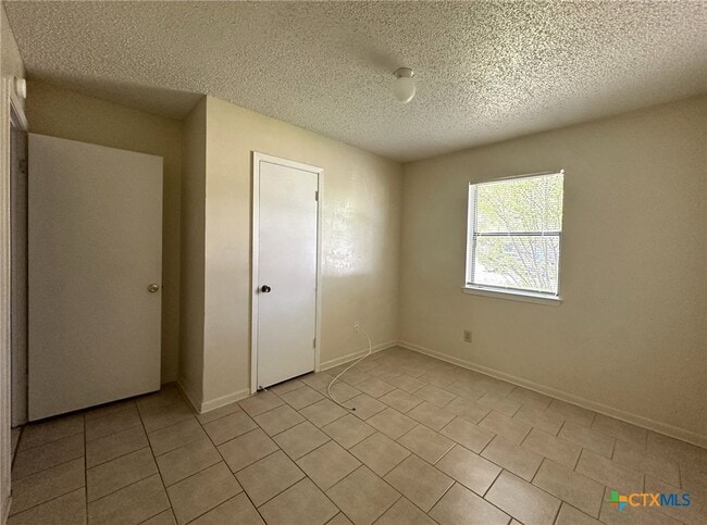 Building Photo - 918 Dryden Ave