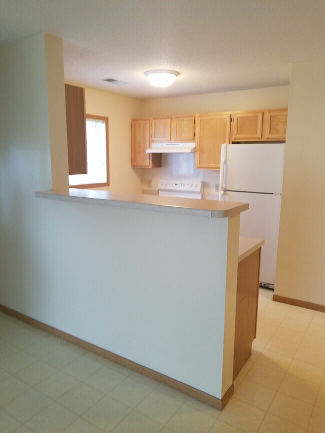 Building Photo - 233 Birch St N