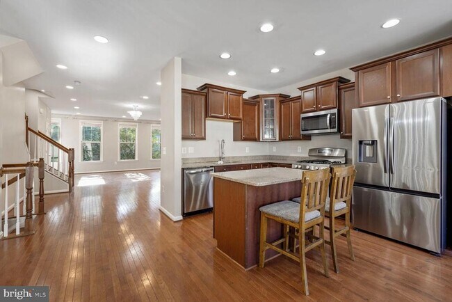Building Photo - 102 Vista Knoll Dr