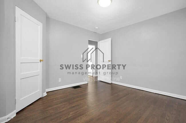 Building Photo - 2229 Middlehurst Dr