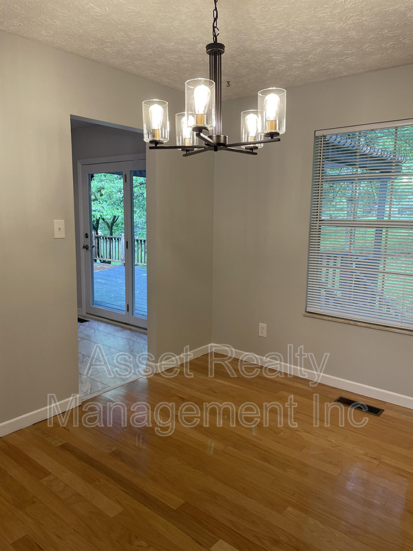 Building Photo - 608 Augustan Ln