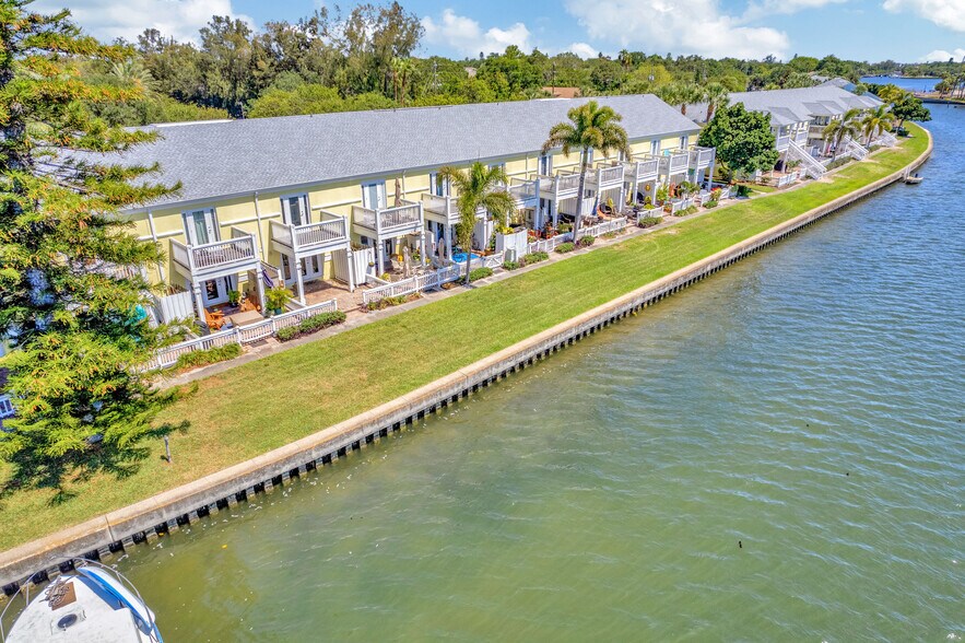 Building Photo - 3743 Pompano Dr SE