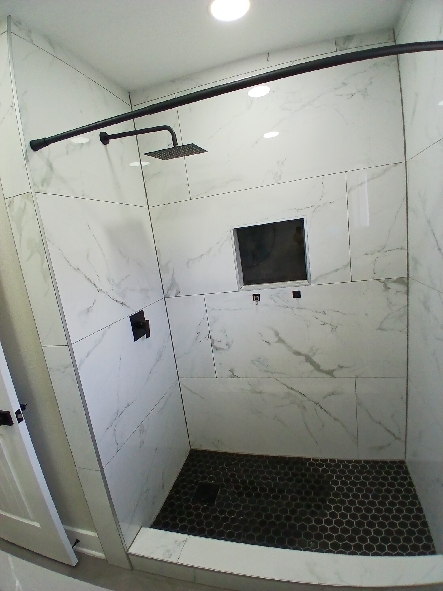 Walk in shower - 3904 Moore St