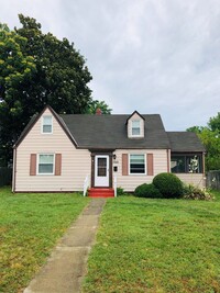 Building Photo - Adorable 3 bdrm/1 bath Home Located in Des...