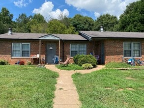 Building Photo - 2 bed 1 bath in Bogart!