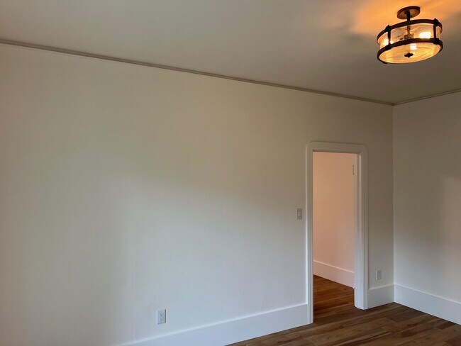 Building Photo - 708 N L St