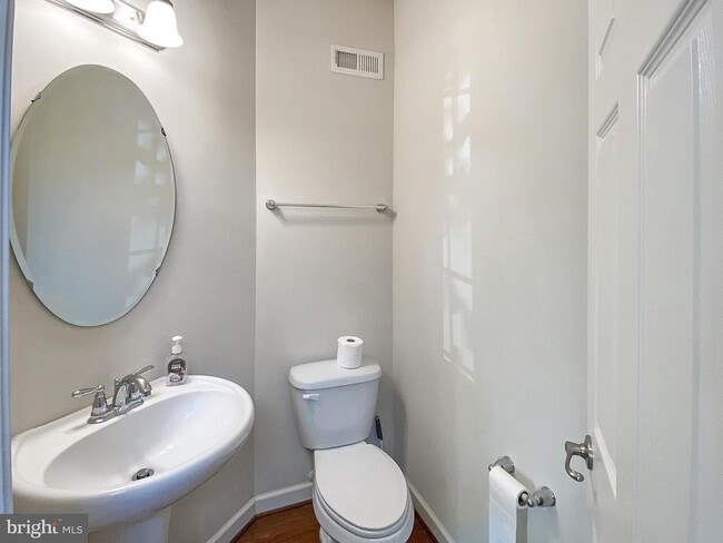 Building Photo - 9706 Braidwood Ter