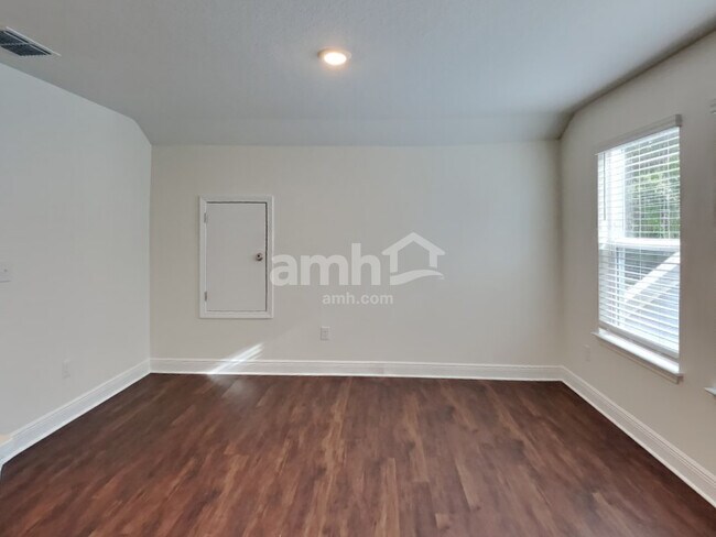Building Photo - 27518 St Andrews Ave