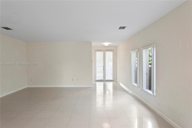 Building Photo - 2782 SW 33rd Ave