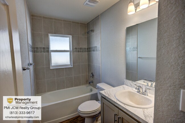 Building Photo - "Discover Your Dream Home: Spacious 4-Bedr...